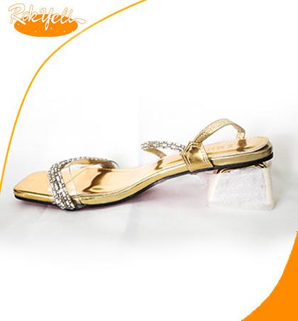 sandales-plates-a-talons-carre
